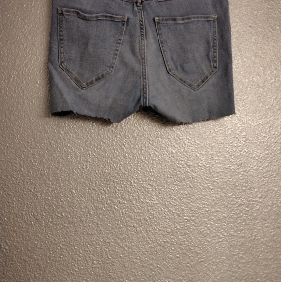 Hollister High Rise Cut Off Jeans  Size 26 - Picture 4 of 4